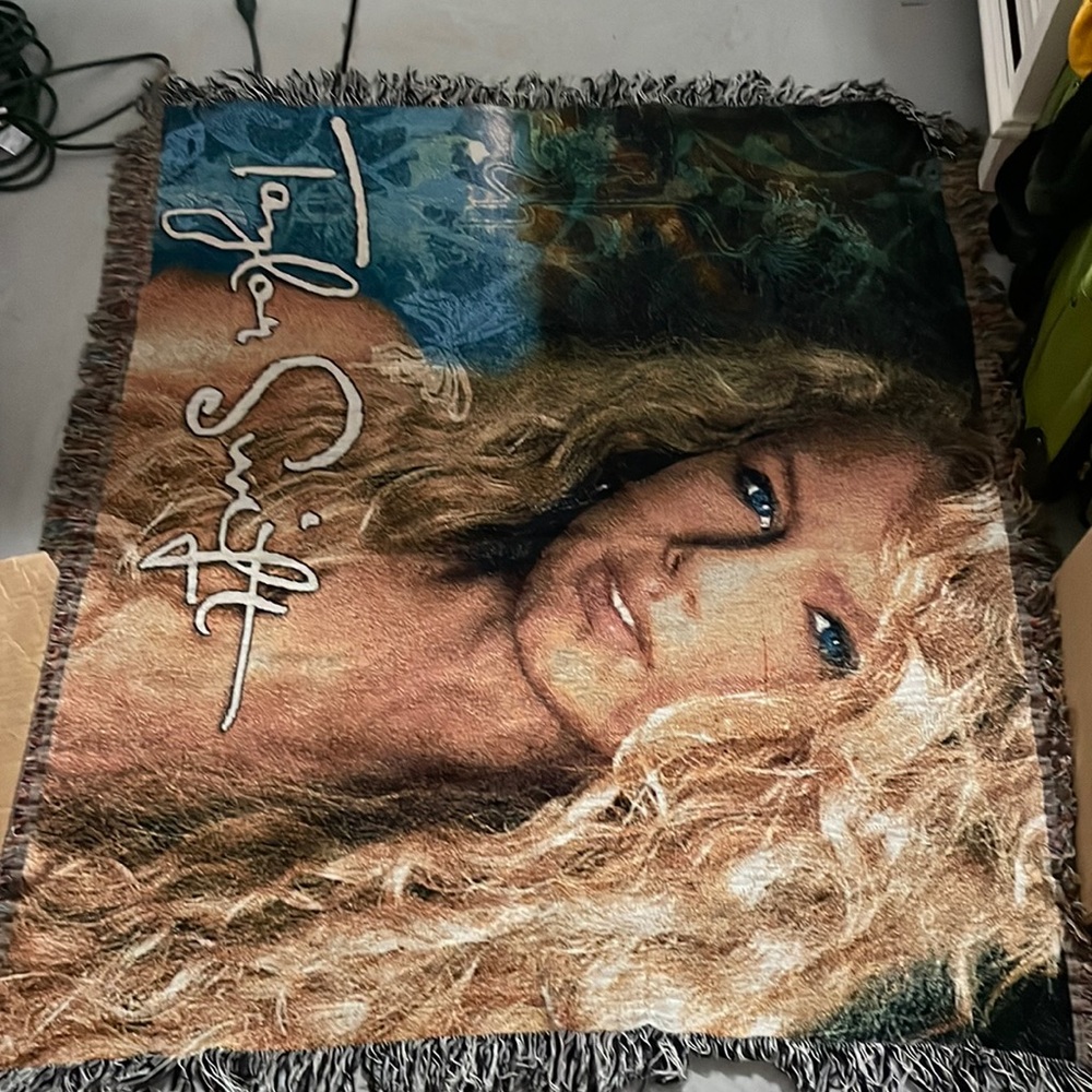 Taylor swift debut blanket